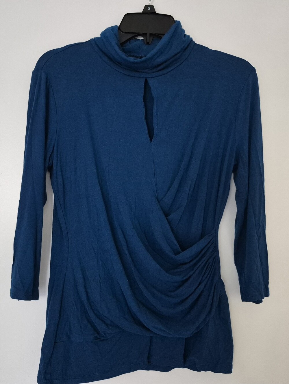 NY & Co 7th Ave Design Studio 3/4 Sleeve Faux Wrap Runched Keyhole Top sz M Blue